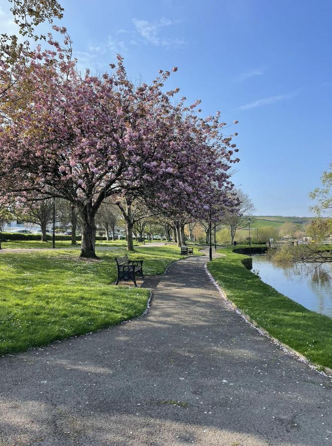 1 Chatsworth Riverscape Apartments - Riverview Apartment In Great Location With Free Parking Overlooking The Gannel Just A Short Walk From Newquays Incredible Beaches And Local Amenities New Quay Dış mekan fotoğraf